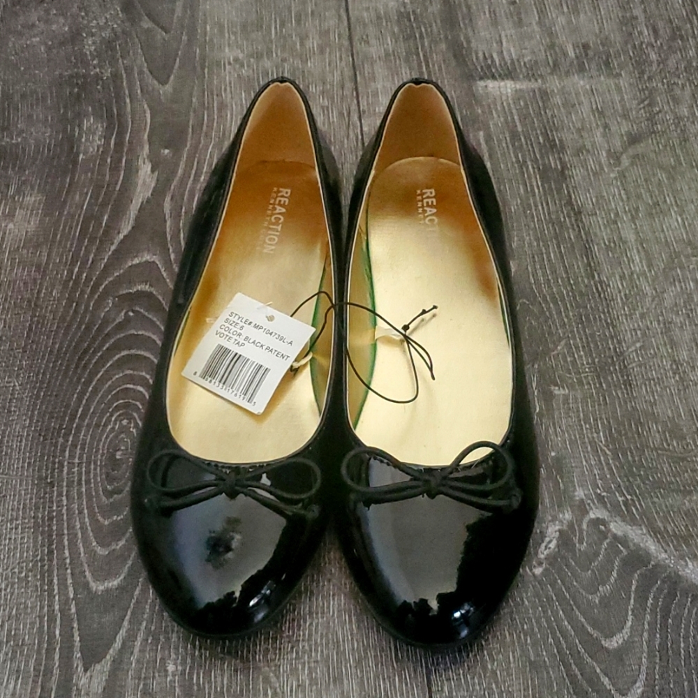 NEW Kenneth Kole Reaction Black Patent Flats